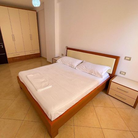 Aulona'S Apartment Vlorë Extérieur photo