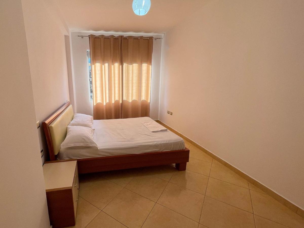 Aulona'S Apartment Vlorë Extérieur photo